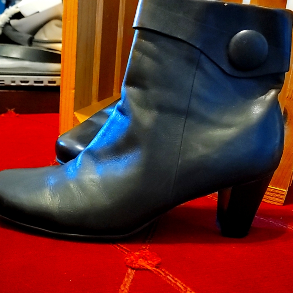 Ecco Hanna size 39 Black Booties